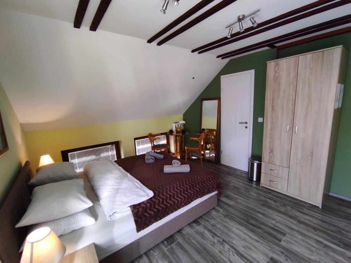 Accommodation "Old Town Dreznik" Rakovica Eksteriør billede