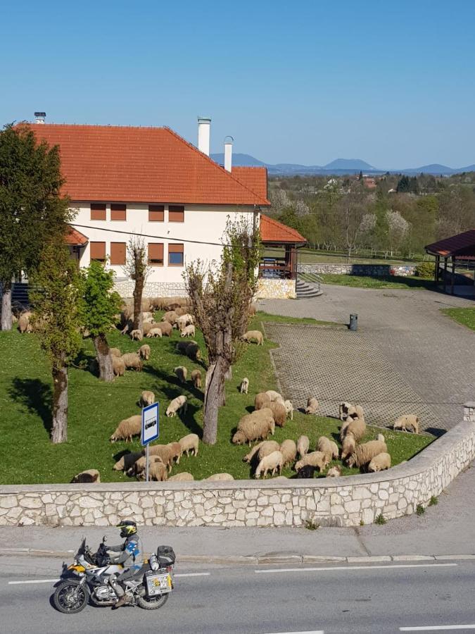 Accommodation "Old Town Dreznik" Rakovica Eksteriør billede