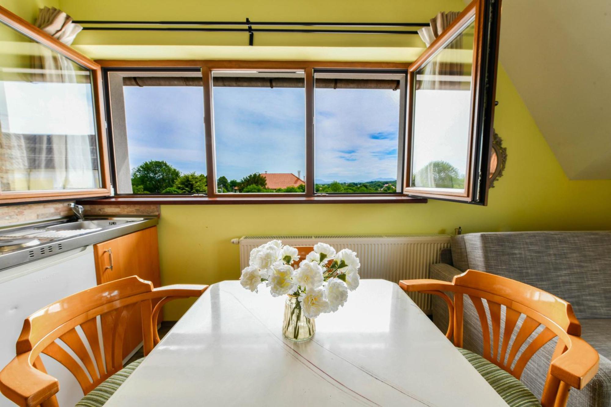 Accommodation "Old Town Dreznik" Rakovica Eksteriør billede