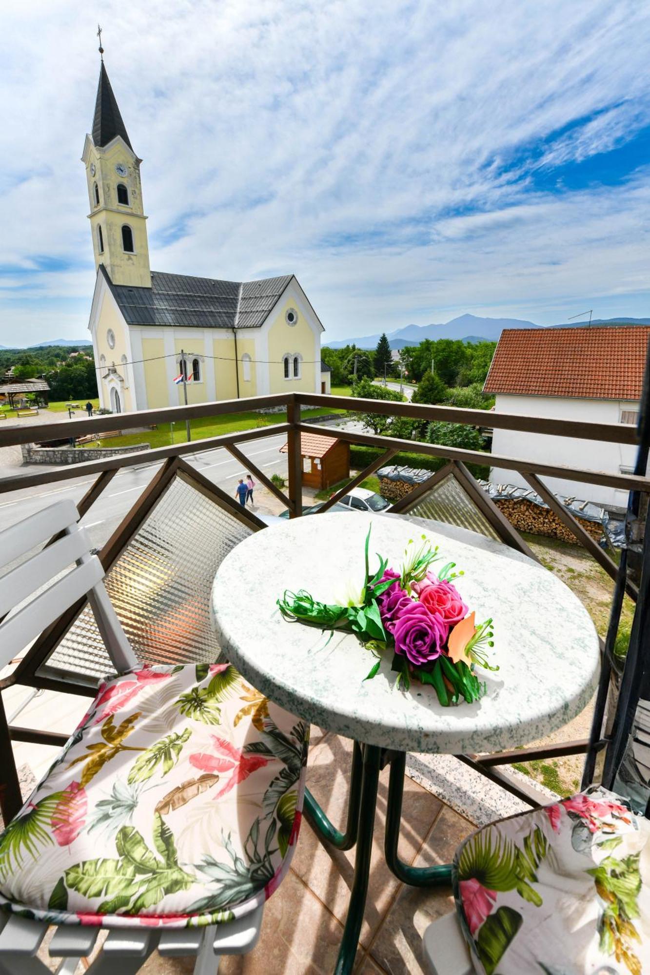 Accommodation "Old Town Dreznik" Rakovica Eksteriør billede